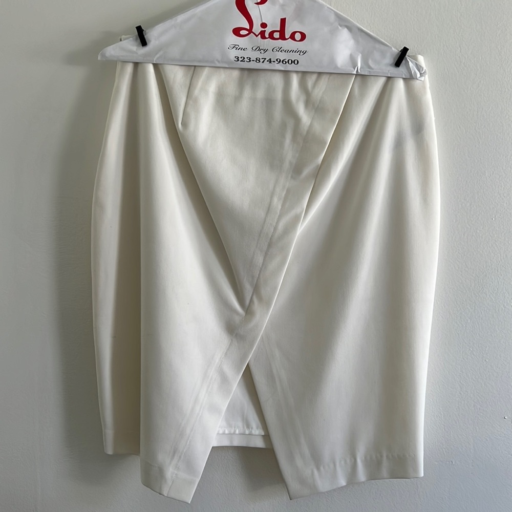 White front slit skirt